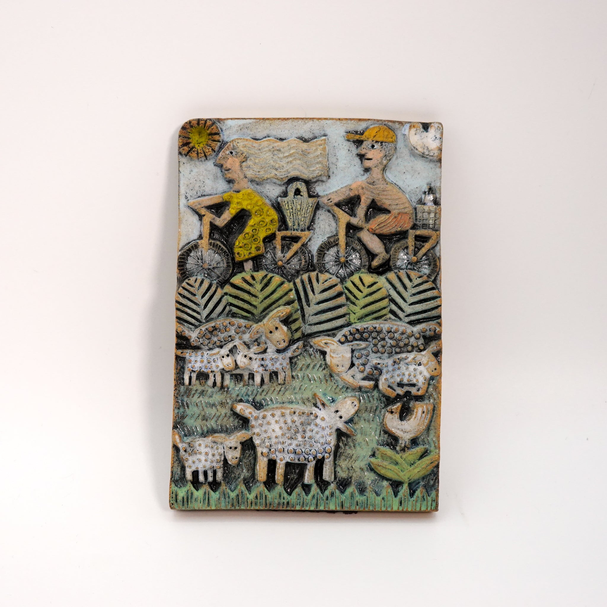 陶板  Cycling along the Lambs セラミックアート  Hilke Maclntyre Scotland　スコットランド