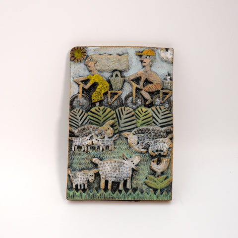 陶板  Cycling along the Lambs セラミックアート  Hilke Maclntyre Scotland　スコットランド