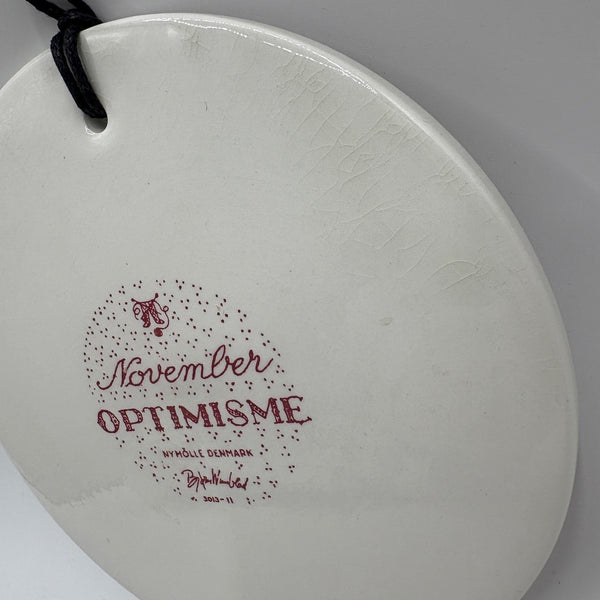 Bjorn Wiinblad　マンスリープレート11月「OPTIMISME」　Red　　【裏面状態B】　ビヨン・ヴィンブラッド　NYMOLLE　二モール　デンマーク　陶板 北欧
