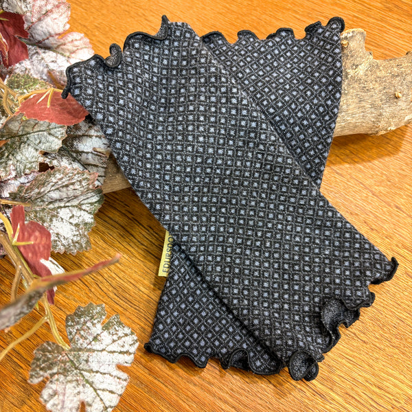 リストウォーマー  ウール 青 blue  スウェーデン エドゥルスドッター Purple diamonds navy  Edursdotter wool sweden wrist warmers