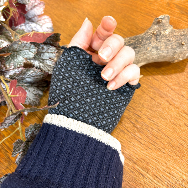 リストウォーマー  ウール 青 blue  スウェーデン エドゥルスドッター Purple diamonds navy  Edursdotter wool sweden wrist warmers