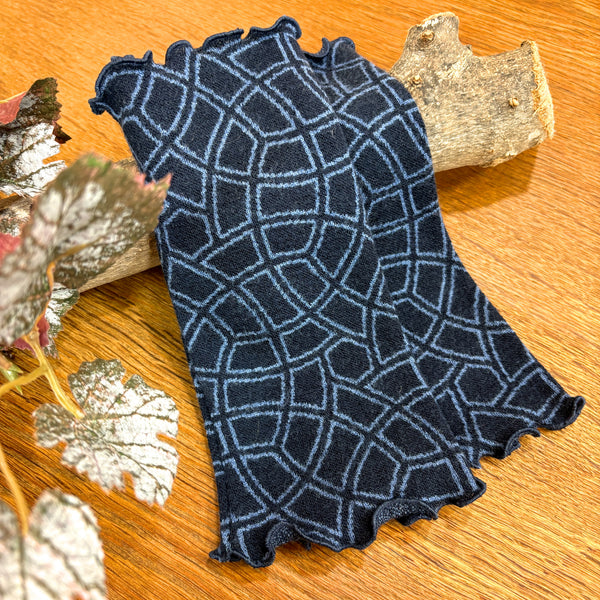 リストウォーマー  ウール 青 blue  スウェーデン エドゥルスドッター Swirl admiral  Edursdotter wool sweden wrist warmers