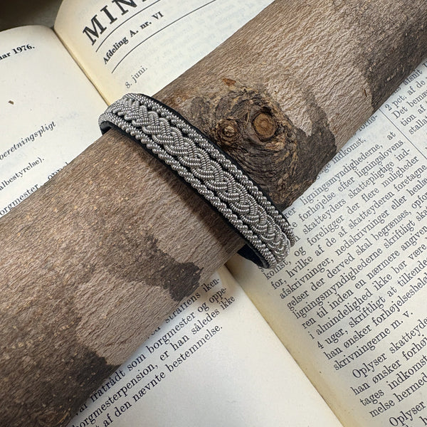サーミ ブレスレット SIBYLLA 黒 black ハンドメイド 北欧 スウェーデン アクセサリー SAMI Sweden