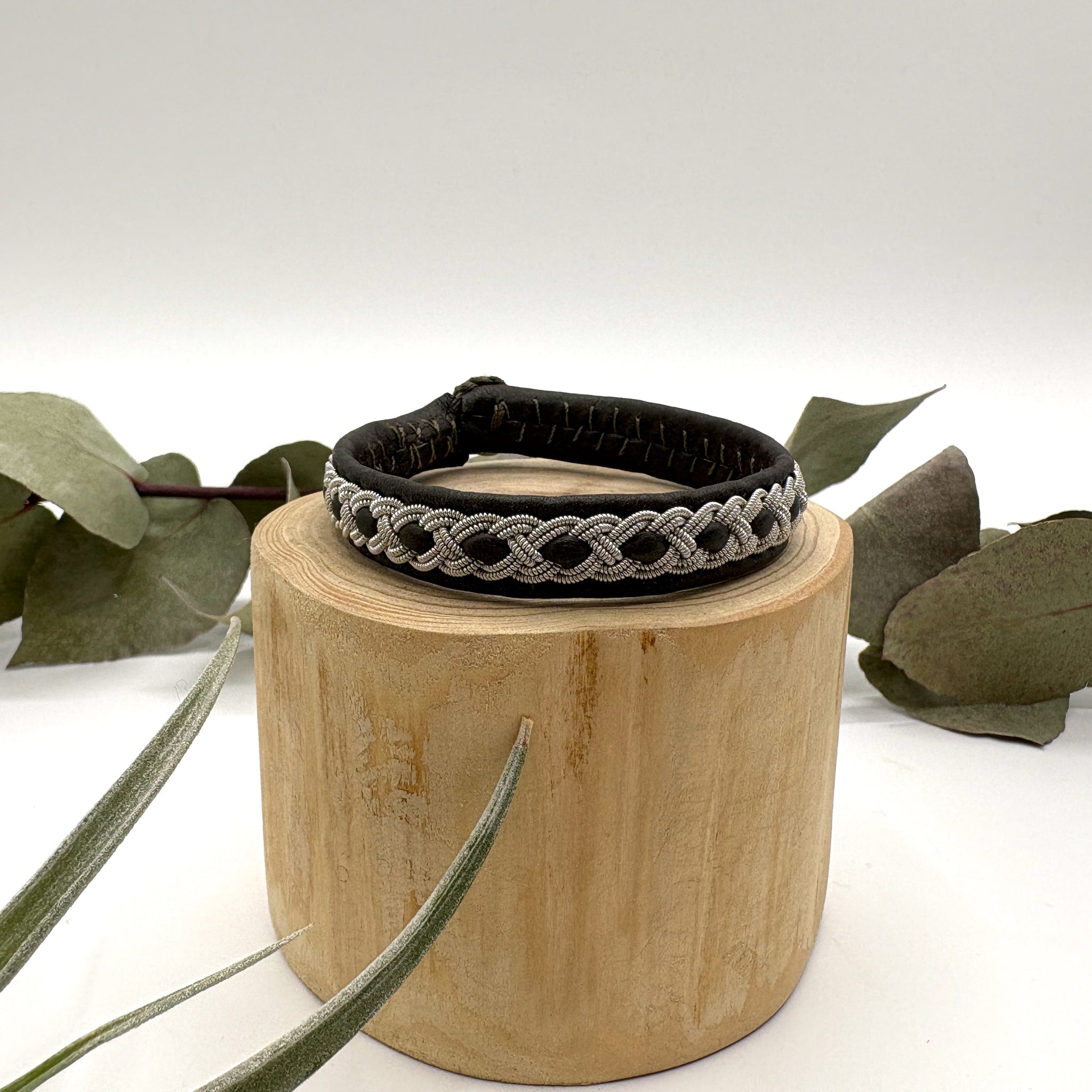 サーミ ブレスレット Nikolai Black 黒 ハンドメイド 北欧 スウェーデン アクセサリー SAMI Sweden