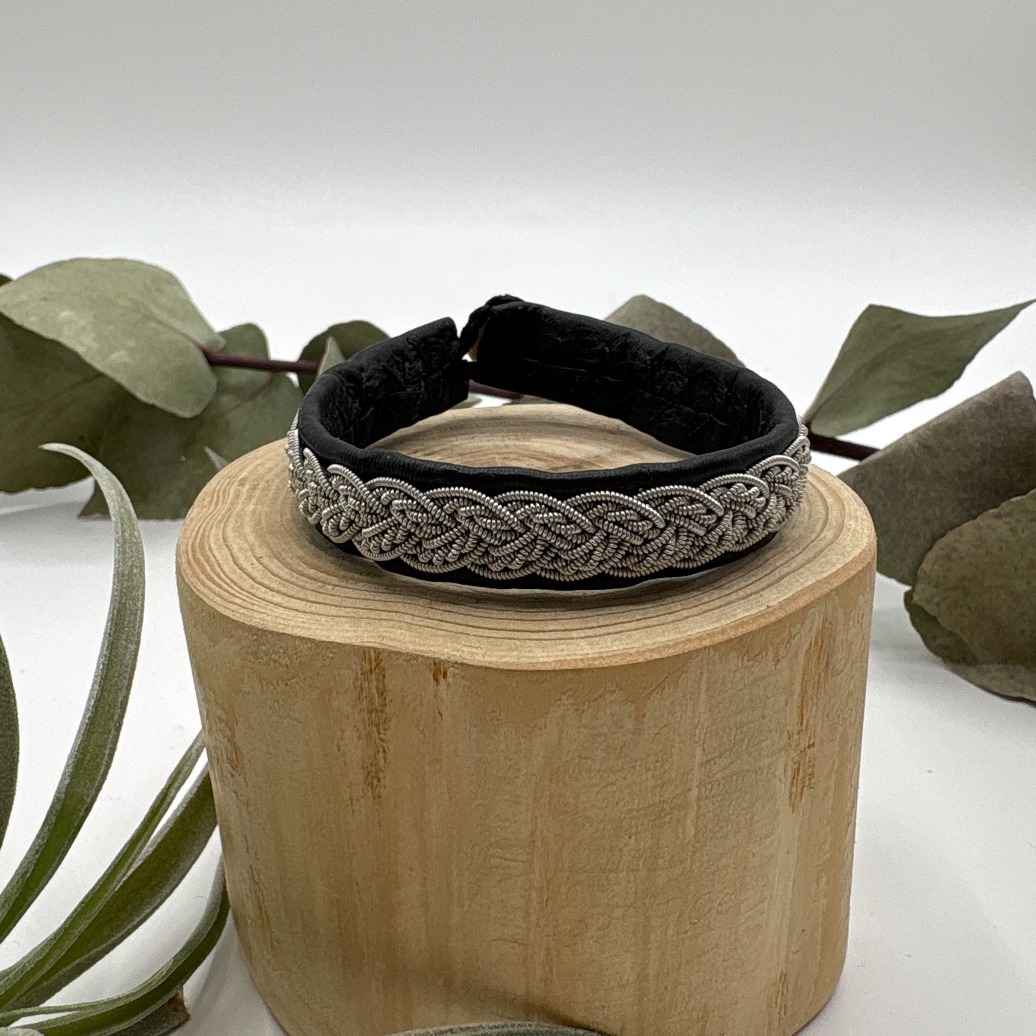サーミ ブレスレット Stina Black 黒 ハンドメイド 北欧 スウェーデン アクセサリー SAMI Sweden