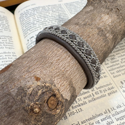 サーミ ブレスレット GLANTA gray グレー ハンドメイド 北欧 スウェーデン アクセサリー SAMI Sweden