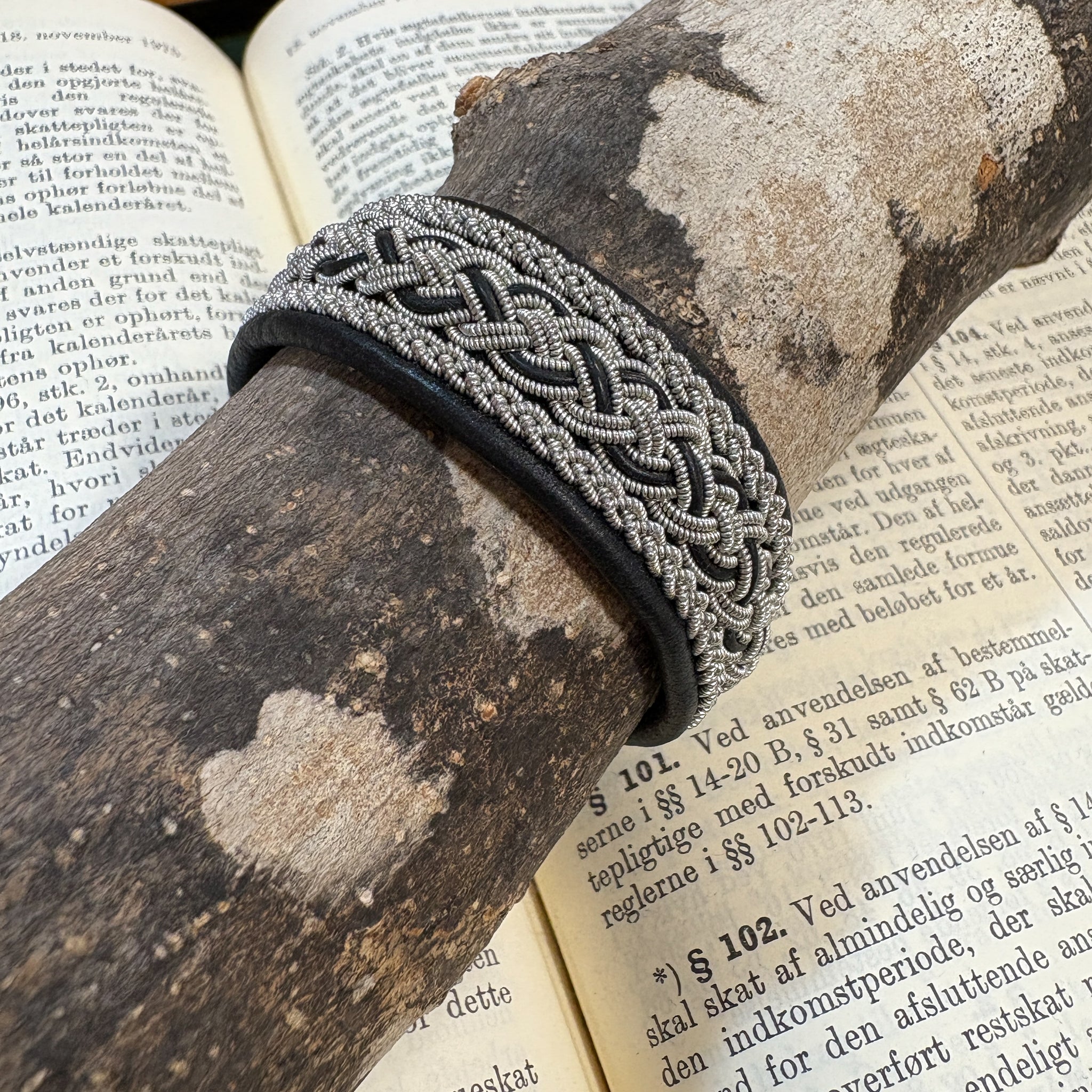 サーミ ブレスレット AHAKKA Black 黒 ハンドメイド 北欧 スウェーデン アクセサリー SAMI Sweden