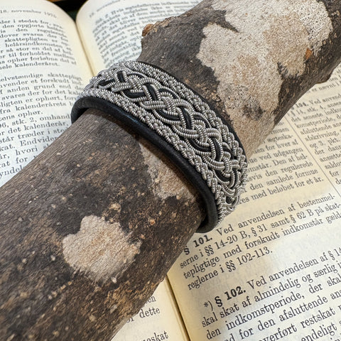 サーミ ブレスレット AHAKKA Black 黒 ハンドメイド 北欧 スウェーデン アクセサリー SAMI Sweden