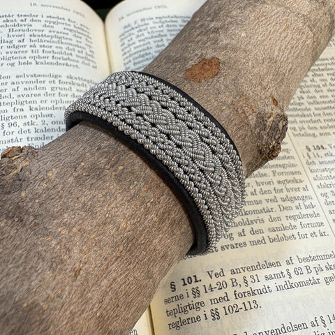 サーミ ブレスレット ABISKO 黒 ハンドメイド 北欧 スウェーデン アクセサリー SAMI Sweden