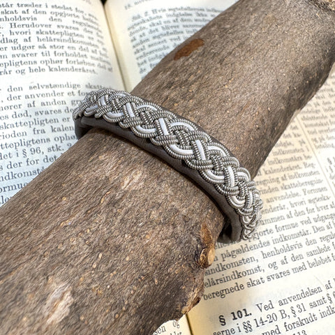 サーミ ブレスレット KUST gray グレー ハンドメイド 北欧 スウェーデン アクセサリー SAMI Sweden