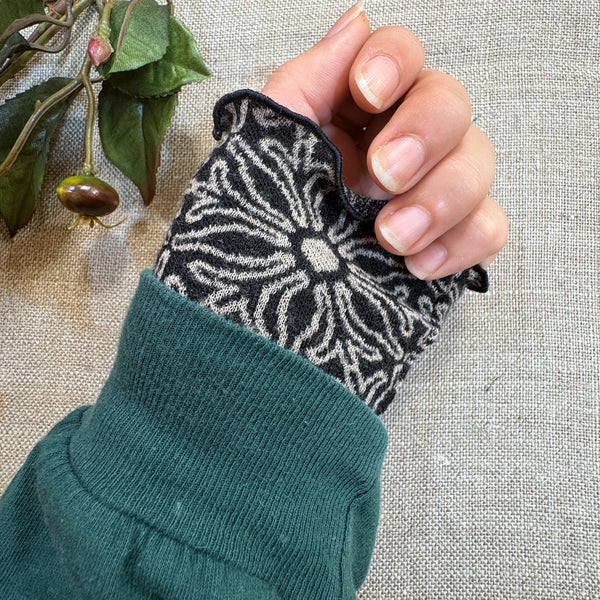 リストウォーマー  ウール 黒 black スウェーデン エドゥルスドッター Flower black beige Edursdotter wool sweden wrist warmers