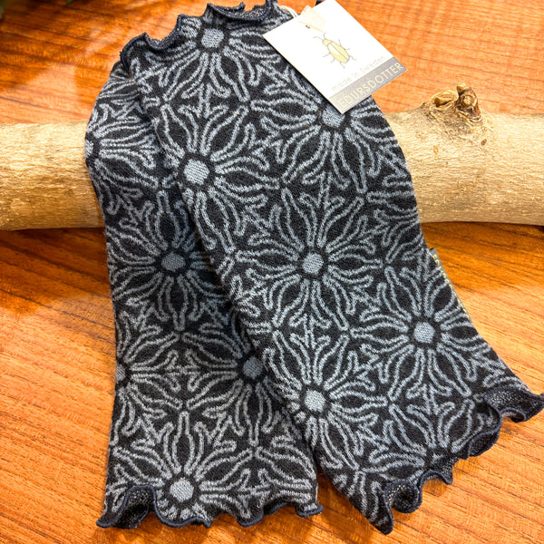 リストウォーマー  ウール 黒 black スウェーデン エドゥルスドッター flower admiral Edursdotter wool sweden wrist warmers