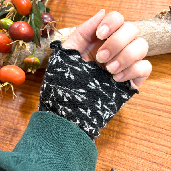 リストウォーマー  ウール 黒 black スウェーデン エドゥルスドッター grass black and white Edursdotter wool sweden wrist warmers