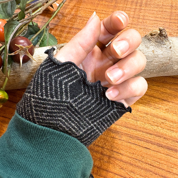 リストウォーマー  ウール 黒 black スウェーデン エドゥルスドッター polygon black-beige Edursdotter wool sweden wrist warmers