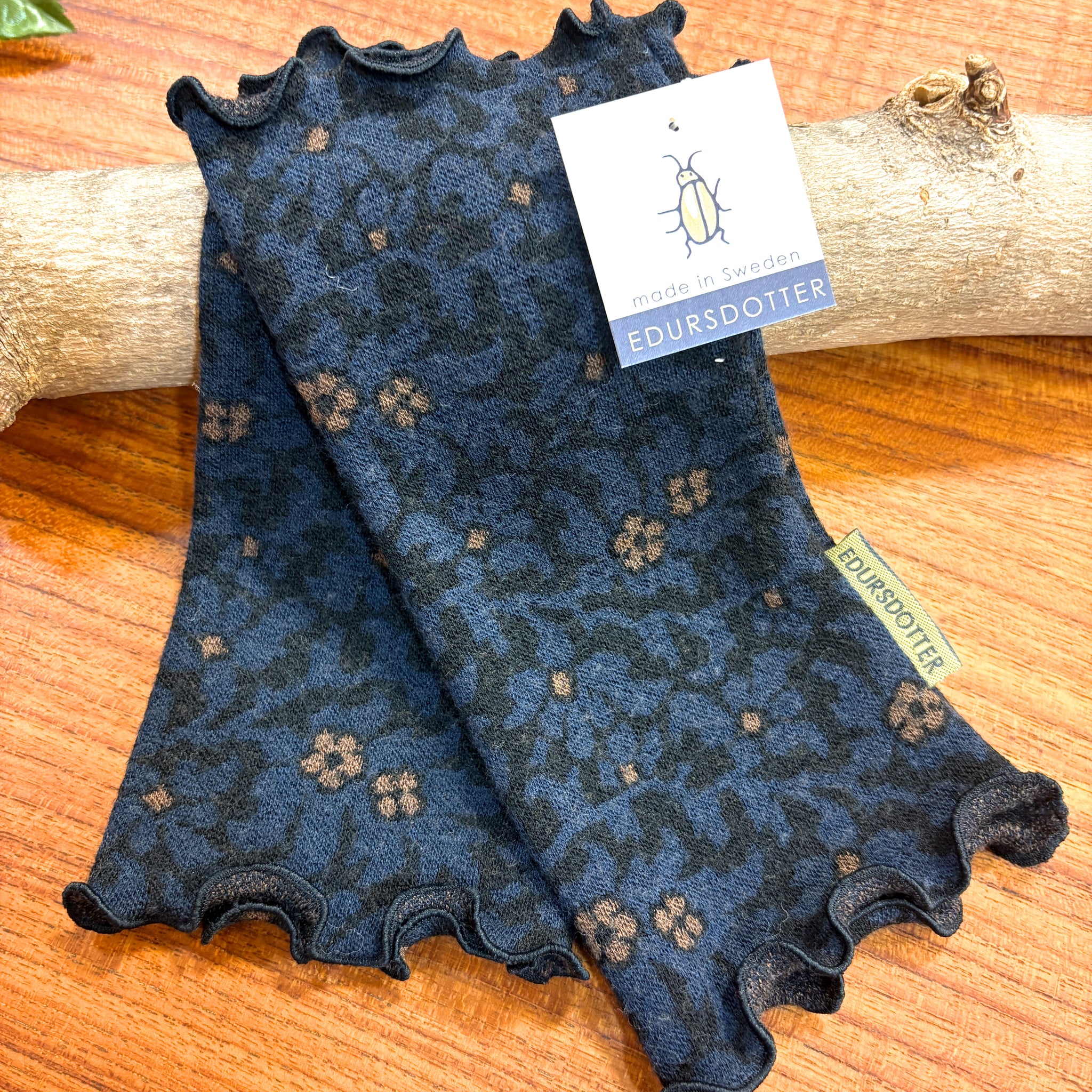 リストウォーマー  ウール 黒・青 black and blue スウェーデン エドゥルスドッター odetta black-blue Edursdotter wool sweden wrist warmers