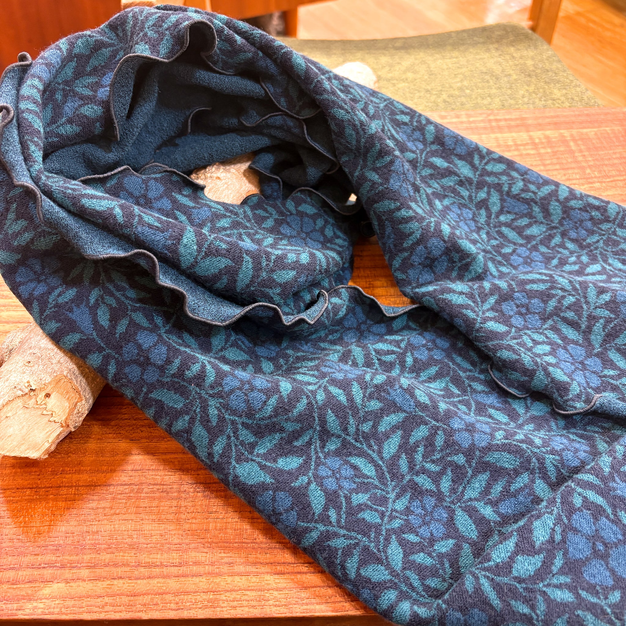 マフラー  ウール 青 blue スウェーデン エドゥルスドッター vinca coral Edursdotter wool sweden scarf