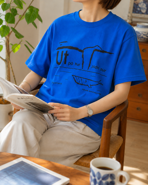 UT クジラ アペテラ オリジナルデザイン Tシャツ ロイヤル ブルー Ut pa tur, aldri sur